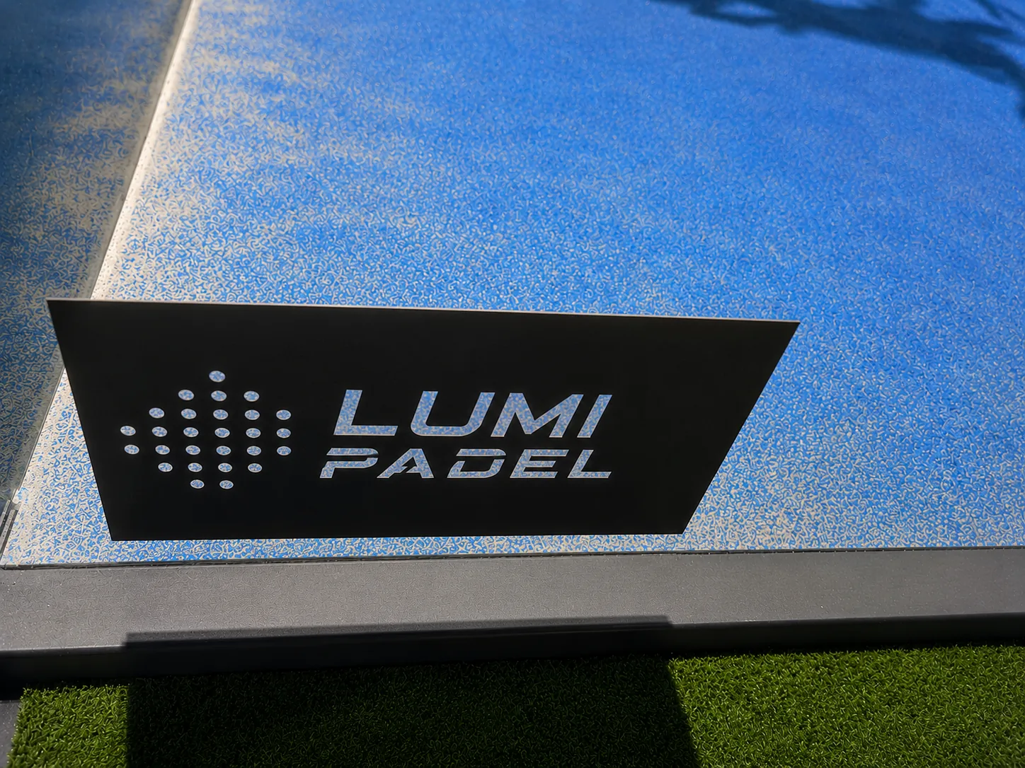 Logo Detail